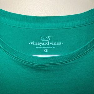 Vineyard Vines size XS crew neck tshirt green and pink